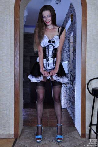 Upskirt french maid - France on picsofsex.com