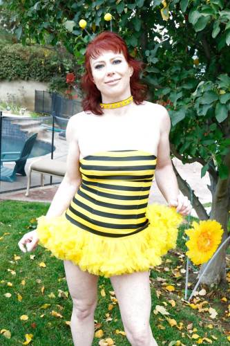 Hot american red-haired milf Amber Rayne in cosplay outfit revealing her butt and spreading her legs outdoor - Usa on picsofsex.com