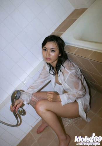 Sylphlike japanese teen Hikari reveals big tits and butt in shower - Japan on picsofsex.com