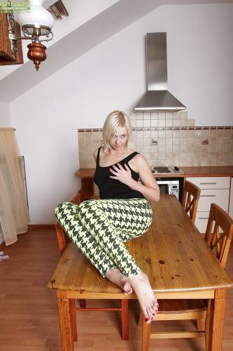 Superb blonde mature Emilia in foot fetish show in the kitchen on picsofsex.com