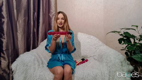 Kaisa Nord Plays With Vibrator In Front Of The Camera - Russia on picsofsex.com