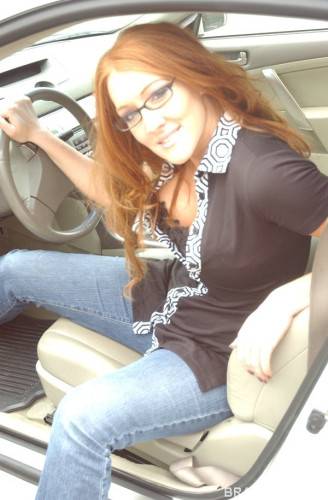 Seductive american redheaded milf Morgan Reigns in tight jeans shows big knockers and jerks off - Usa on picsofsex.com