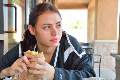 Ponytail Teen. on picsofsex.com