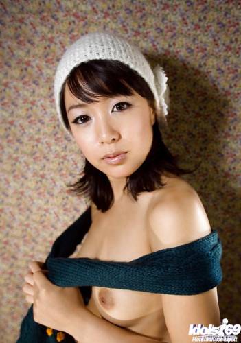 Svelte japanese young Nana Nanami in sexy shorts exposing small tits and sexy ass - Japan on picsofsex.com