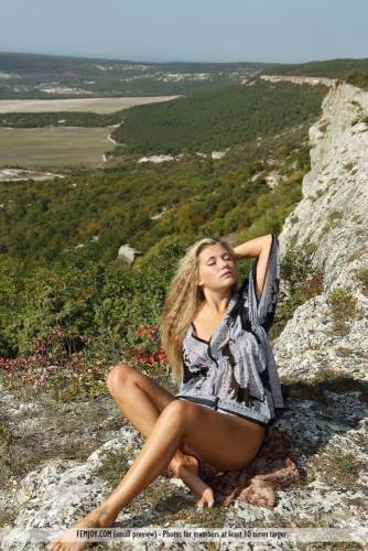 The Blonde Chick April E Has Climbed The Rocks To Expose The Nude Body To The Skies on picsofsex.com