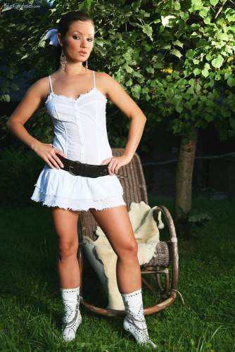 Brunette Jana Mrazkova Strips Her Garments In The Garden And Masturbates Wearing Only Leather Belt. on picsofsex.com