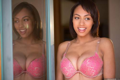 Cherry Hilson Is Losing Off Her Lingerie Bra And Demonstrating Big Titties on picsofsex.com