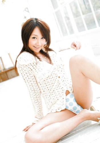 Rangy japanese teen Ryo Akanishi in bikini shows her butt - Japan on picsofsex.com