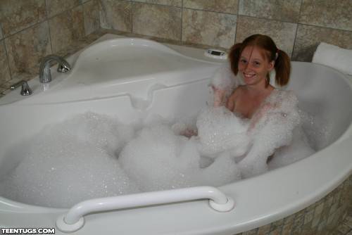 Lovely Teen Girl Alyssa Hart Takes A Bath When She's Joined By A Man Yearning For A Handjob on picsofsex.com