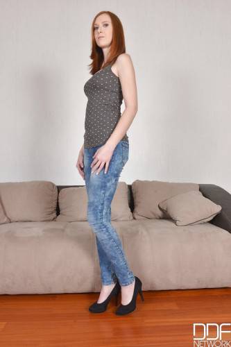 Excellent czech hottie Linda Sweet in jeans likes foot fetish - Czech Republic on picsofsex.com