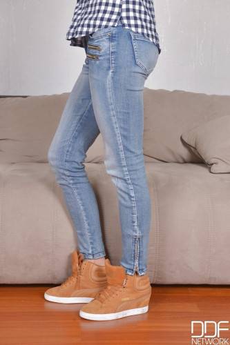 Gracile czech dark hair youthful Vanessa Decker in tight jeans makes some hot foot fetish action - Czech Republic on picsofsex.com