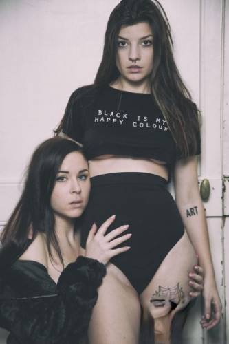 Kissing booth became a shelter for two horny lesbian girlfriends on picsofsex.com
