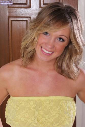 Amazing Blonde Chick Ashley Jones Gets Out Of Her Jeans Shorts And Her Yellow Top And Masturbates on picsofsex.com
