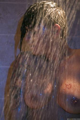 Sexy american porn star Eva Angelina in softcore shooting in shower - Usa on picsofsex.com