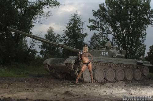 Breathtaking Military Babe Vanessa Upton With Huge Sexy Tits Goes Topless Beside The Tank on picsofsex.com