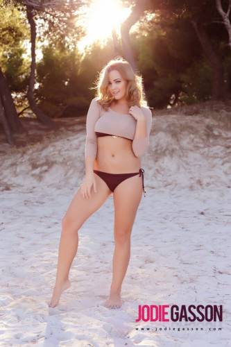 For Jodie Gasson There Is No Better Place To Be Naked Than On The Beach. on picsofsex.com