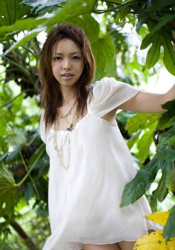 Hot And Sexy Brunette Chick From Japan Yura Aikawa Is Sexily Posing Outdoors Under The Tree - Japan on picsofsex.com