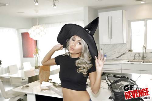 Slim american blonde teen Janice Griffith in cosplay clothing hard fucked after sucking huge dick in kitchen - Usa on picsofsex.com