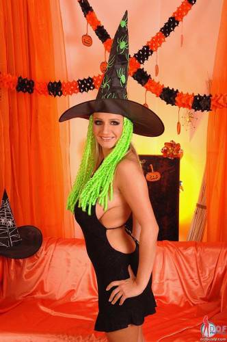 Incredible Chick In Witch Costume Wendy Westy Shows The Miracles Of Huge Toy Penetration on picsofsex.com