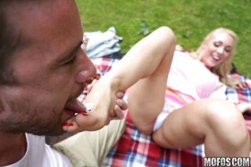 Luscious british blonde teen Victoria Summers has some cock sucking and fucking fun outdoor - Britain on picsofsex.com