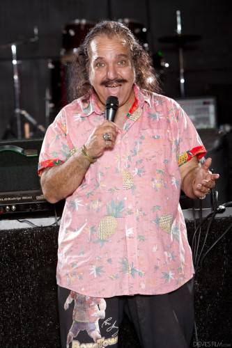 Rangy babes Brandon Iron, Ron Jeremy and Jennifer White in crazy interracial orgy on picsofsex.com