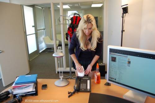 Excellent american wife Sandra Otterson in sexy skirt denudes big boobs and ass in office - Usa on picsofsex.com