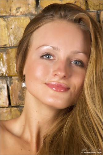 Slim Tanned Blonde Vittoria Amada Takes Off Her Jeans And Reveals Her Shaved Slit on picsofsex.com