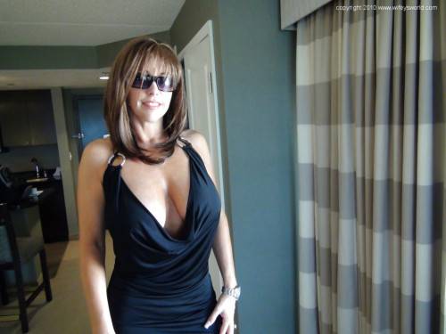 Very attractive american older Sandra Otterson in sexy skirt exposes big tits and hot ass outside - Usa on picsofsex.com