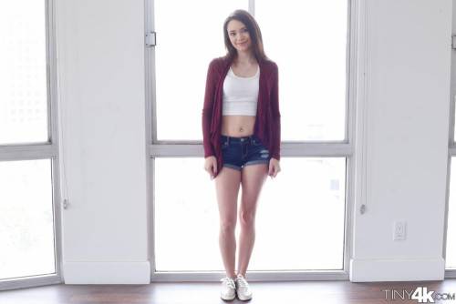 Tight Teen Hole on picsofsex.com