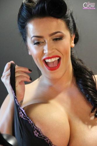 Sexy brittish pornstar Leanne Crow shows big knockers while undressing on picsofsex.com