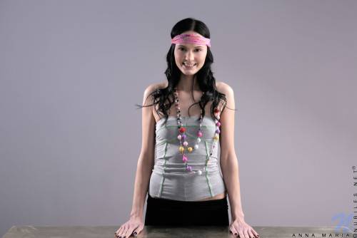 Brunette Gadget Valentina Cross Is Smiling Spreading And Stimulating The Nub on picsofsex.com