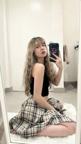 Miakerin on picsofsex.com