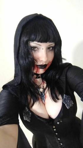 Gothbynight on picsofsex.com