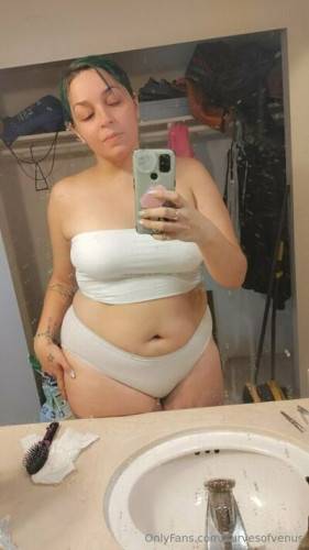 Curvyvenus_ on picsofsex.com