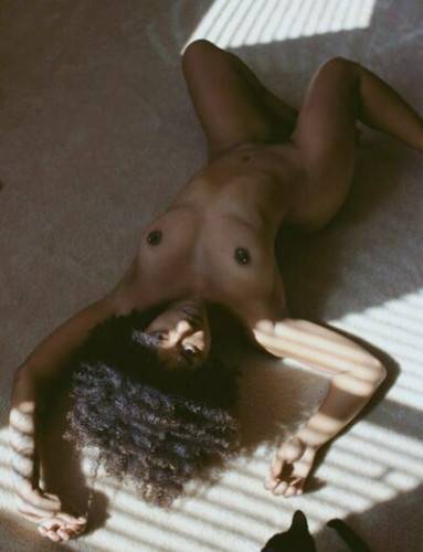 Ev0nne on picsofsex.com