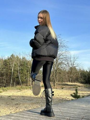 Lovehershoess on picsofsex.com