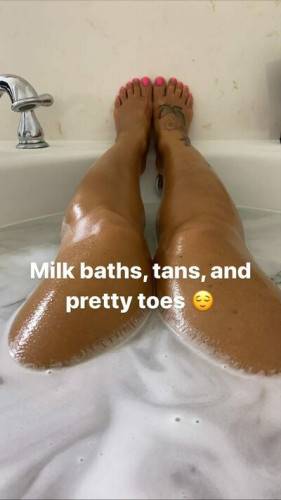 Emelh827 on picsofsex.com