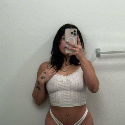 Theyyluvv_j on picsofsex.com