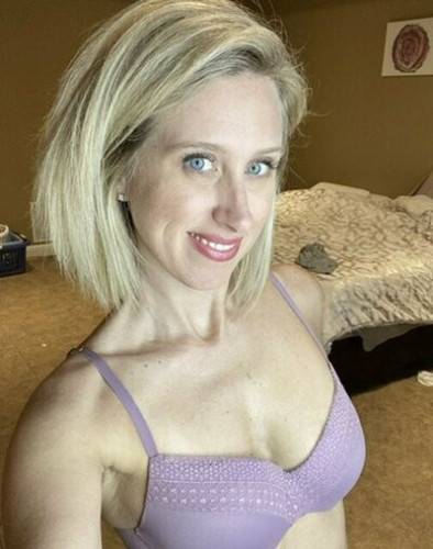 Sexyblondemissouri on picsofsex.com