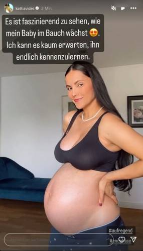 Kattiavides on picsofsex.com