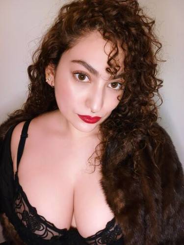 Curvy-goddess curvy_goddess_ littlecurvygoddess on picsofsex.com