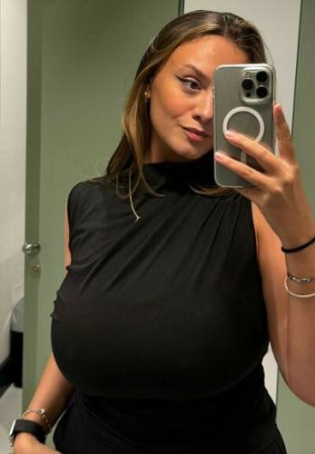 Amy_qg on picsofsex.com
