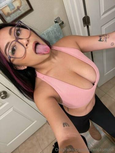 Laurenjasmine on picsofsex.com