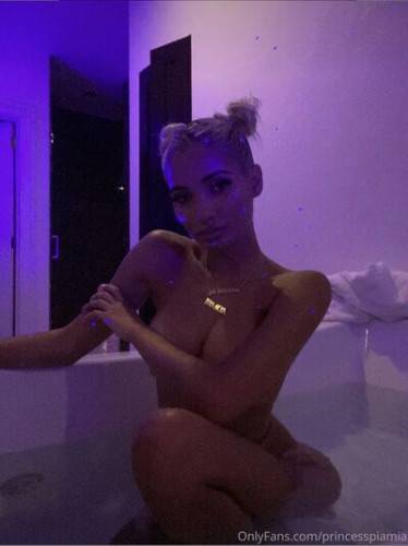 Piamia princesspiamia on picsofsex.com