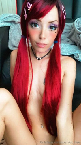 Zoe_riot_free on picsofsex.com