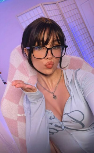 Mimichan259 on picsofsex.com