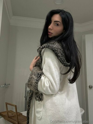 Giaisabella on picsofsex.com