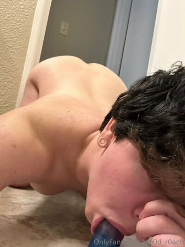Blo0d_r0ach on picsofsex.com