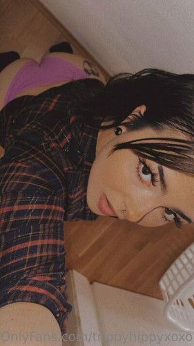 Trippyhippyxoxo7 on picsofsex.com