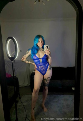 Emobarbie95 on picsofsex.com